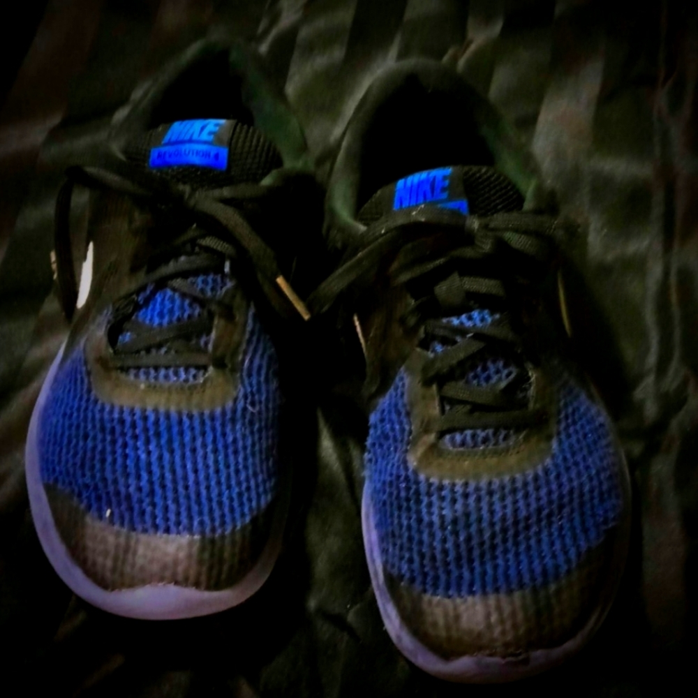 Nike Revolution 4 Size 7